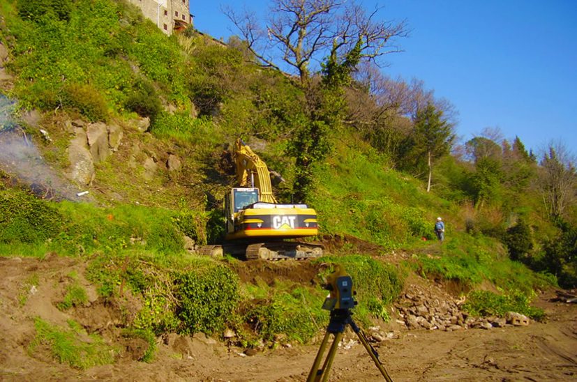 05. Preparazione pista e posizionamento del muro paramassi