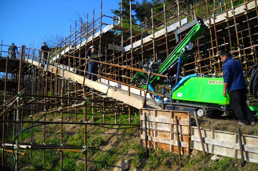 14. Approntamento dell'attrezzatura da perforazione sul ponteggio