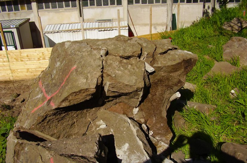 20. Vista dei blocchi demoliti con agente chimico espansivo