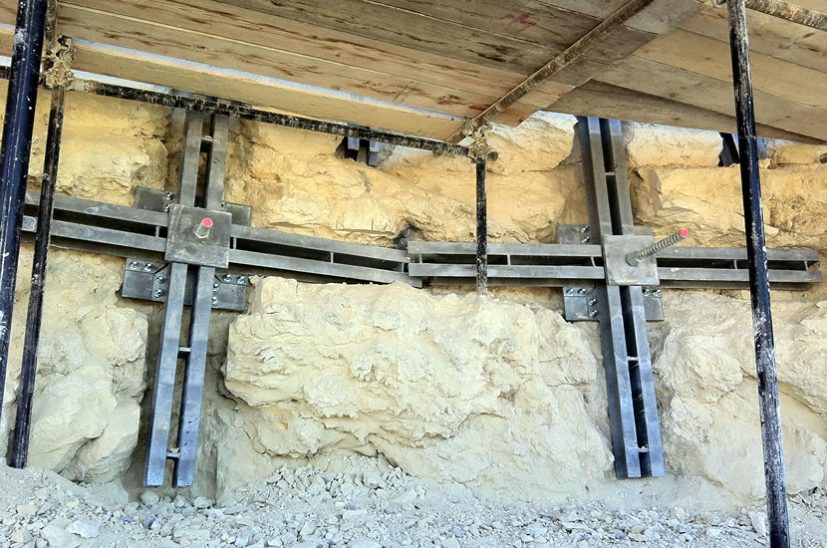 10. Croci di placcaggio blocchi rocciosi